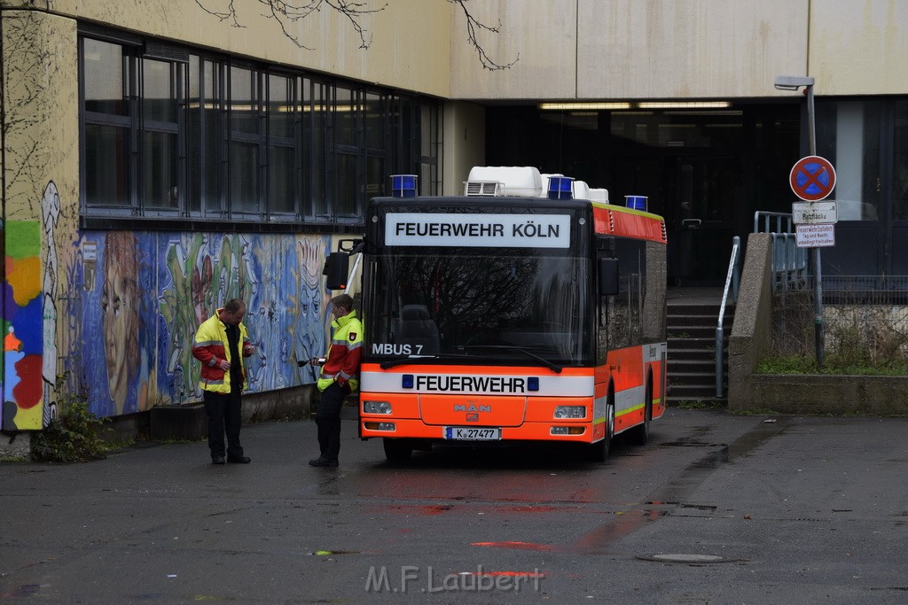 Einsatz BF Koeln Schule Burgwiesenstr Koeln Holweide P020.JPG - Miklos Laubert